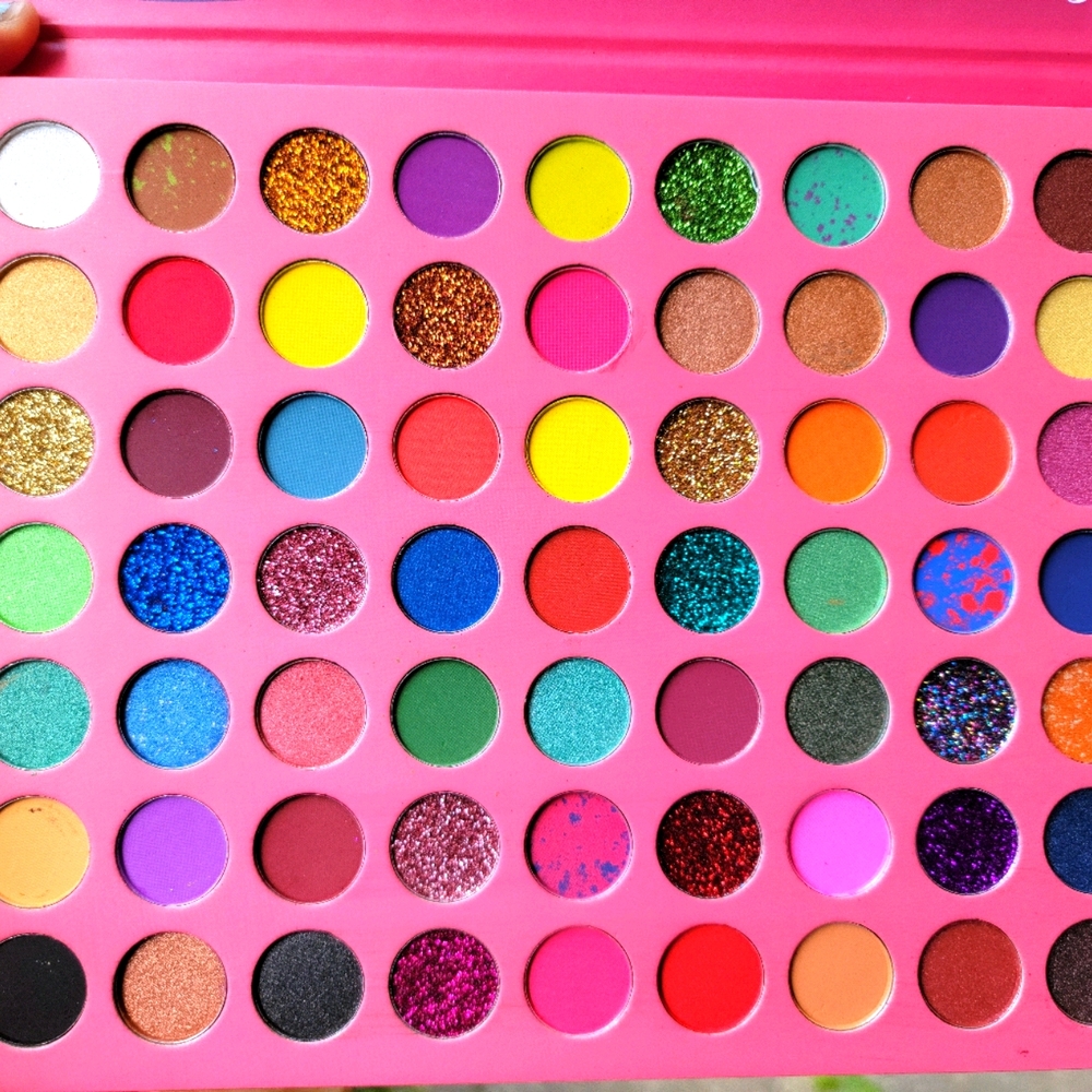Galaxy beauty eye shadow palette by hellen beauty